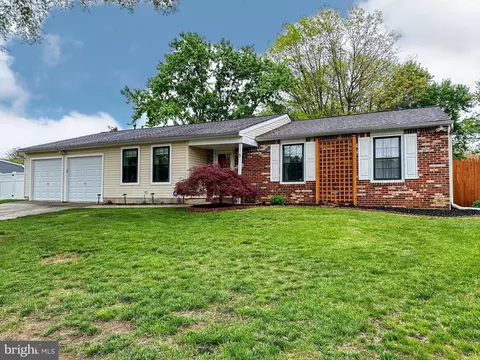 5 Chase Ct, Westampton, NJ 08060