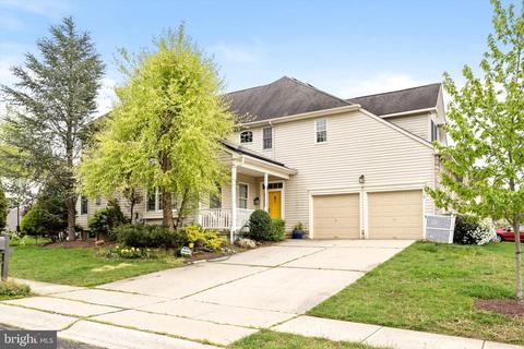 5 Wheatfield Ct, Columbus, NJ 08022