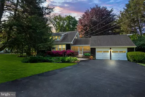 33 Summer Ave, Burlington, NJ 08016