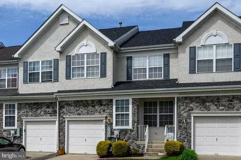 70 Chapel Hill Rd, Mount Laurel, NJ 08054