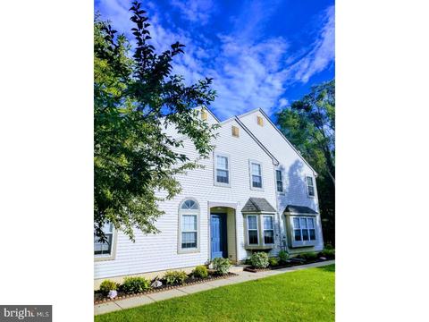 25 Sandhurst Dr, Mount Laurel, NJ 08054