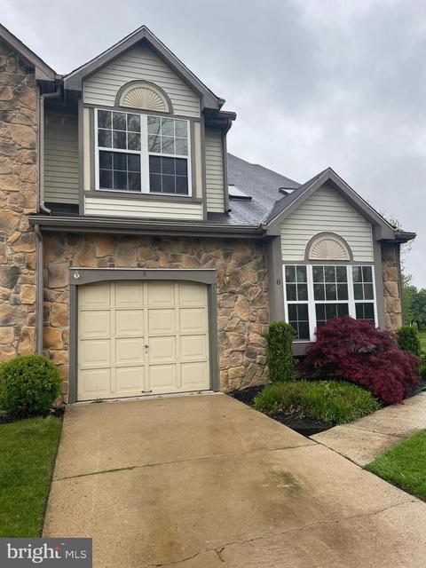 8 Alderton Ln, Mount Laurel, NJ 08054