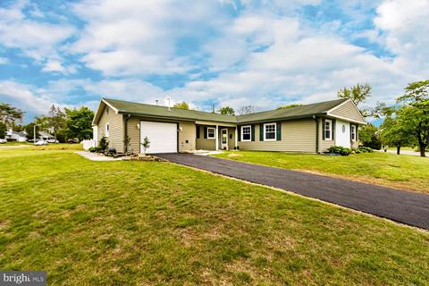 42 Twin Hill Dr, Willingboro, NJ 08046