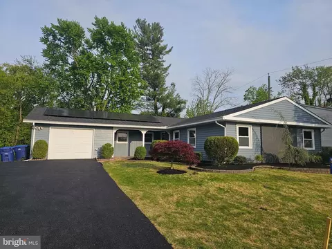 39 Temple Ln, Willingboro, NJ 08046