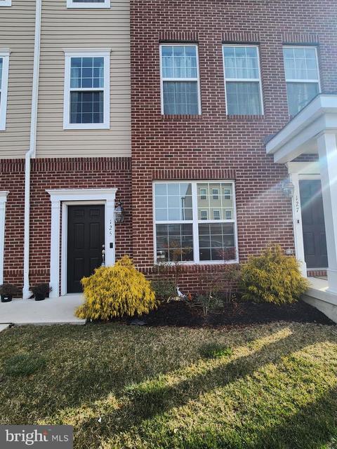 125 Kramer Ct, Florence, NJ 08518