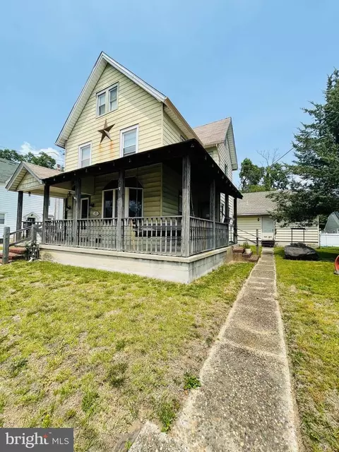 709 Bridgeboro St, Riverside, NJ 08075