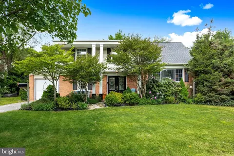 3 Montclair Dr, Delran, NJ 08075