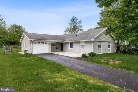 42 Poplar Ln, Willingboro, NJ 08046