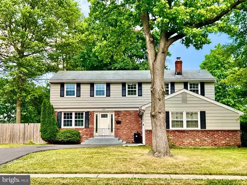 209 Ramblewood Pkwy, Mount Laurel, NJ 08054