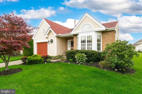 204 Dogwood Dr, Mount Laurel, NJ 08054