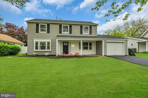 8 Mariner Ln, Willingboro, NJ 08046