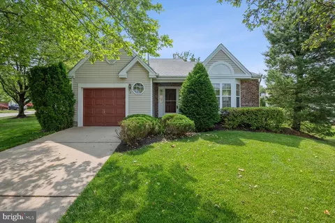 9 Pecan Ct, Mount Laurel, NJ 08054