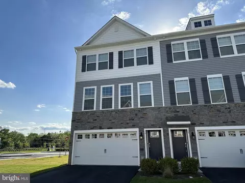 70 Sisters Farmstead Rd, Mount Laurel, NJ 08054