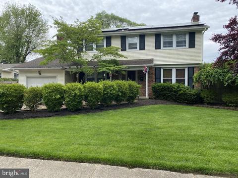 106 S Saint Andrews Dr, Mount Laurel, NJ 08054