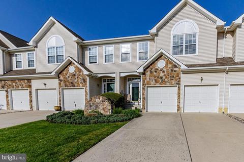 7 Doral Dr, Mount Holly, NJ 08060