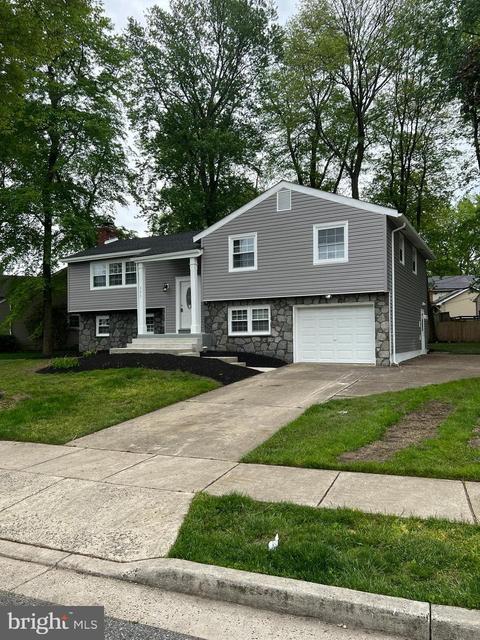 233 Belaire Dr, Mount Laurel, NJ 08054