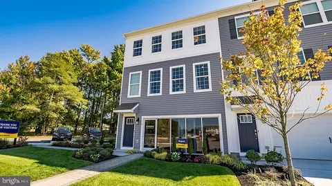 21 Stanton Rd, Mount Holly, NJ 08060