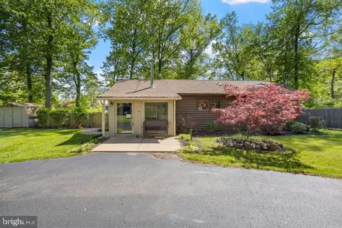 7 Pioneer Ln, Willingboro, NJ 08046