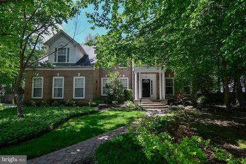 24 Stanwyck Rd, Mount Laurel, NJ 08054