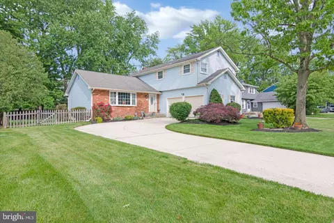 748 Cornwallis Dr, Mount Laurel, NJ 08054