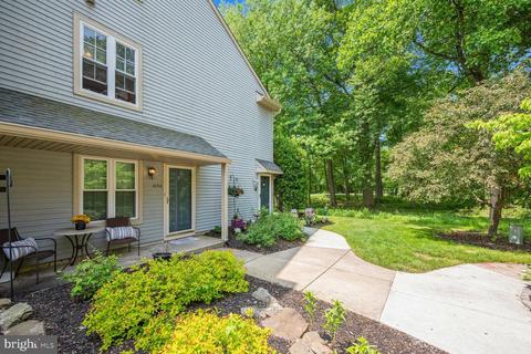 105 A Harwood Ct, Mount Laurel, NJ 08054