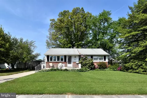 423 Larchmont Dr, Delanco, NJ 08075