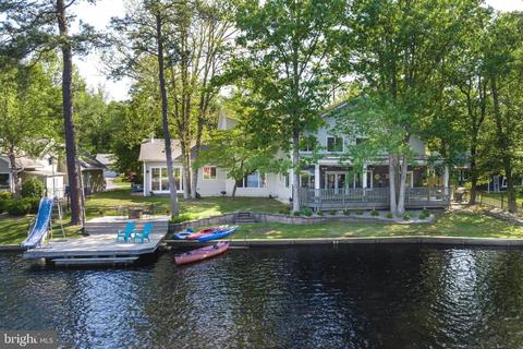 34 S Lakeside Dr W, Medford, NJ 08055