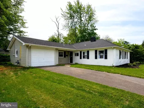 60 Pennant Ln, Willingboro, NJ 08046