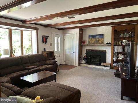 12 Burnt House Rd, Shamong, NJ 08088
