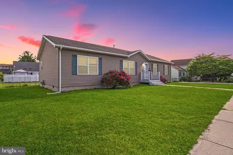 322 W 2nd St, Florence, NJ 08518