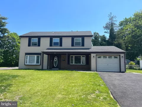 16 Midvale Ln, Willingboro, NJ 08046