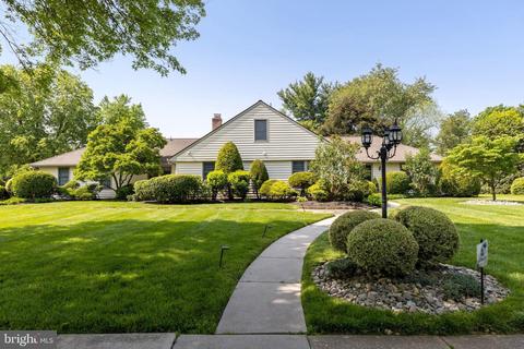 580 Sentinel Rd, Moorestown, NJ 08057