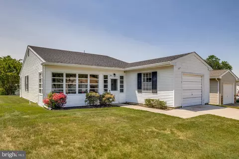 4 Farrington Ct, Southampton, NJ 08088