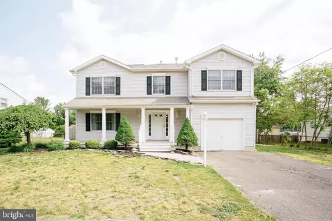 305 Cherokee Dr, Browns Mills, NJ 08015