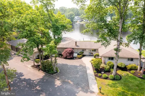 31 N Lakeside Dr W, Medford, NJ 08055