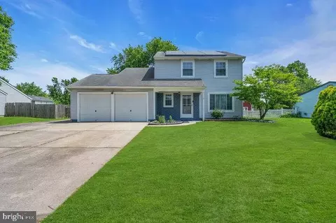 8 Woodcrest Dr, Mount Holly, NJ 08060
