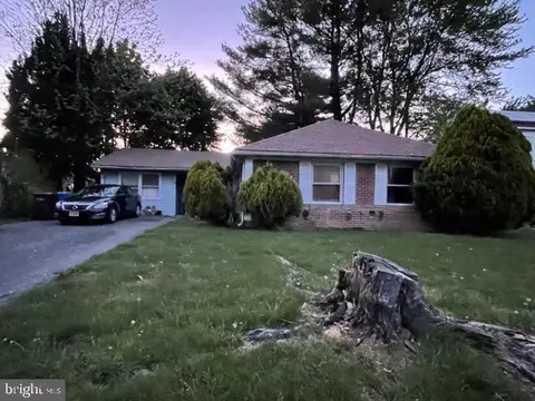 9 Pebble Ln, Willingboro, NJ 08046