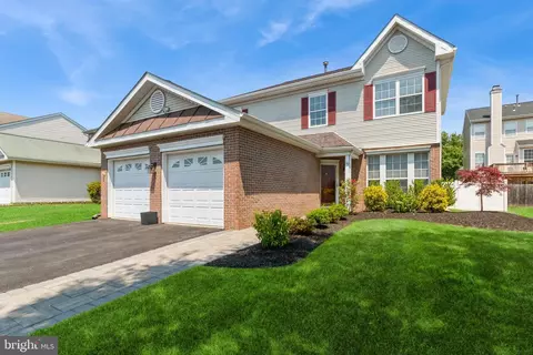 39 Arrowhead Dr, Burlington, NJ 08016