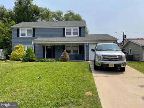 42 Hewlet Ln, Willingboro, NJ 08046