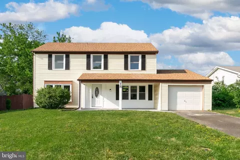 15 Patriot Ln, Willingboro, NJ 08046