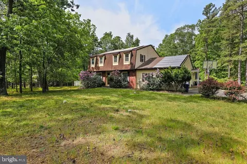 1 Sandstone Ct, Medford, NJ 08055