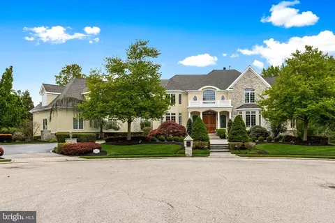 20 Trillium Ln, Mount Laurel, NJ 08054