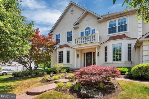 5 Reserve Ct, Mount Laurel, NJ 08054