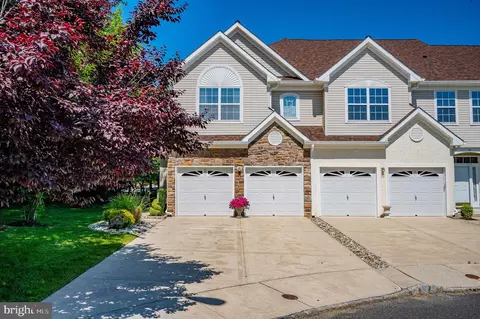 48 Tudor Ct, Marlton, NJ 08053