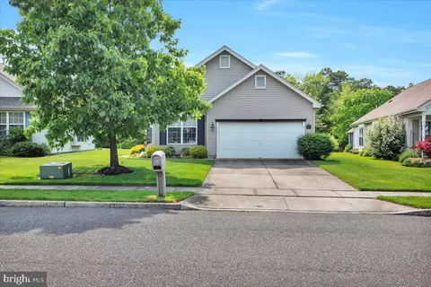 62 Mayfair Rd, Southampton, NJ 08088
