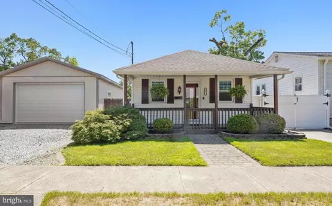 652 Taylor St, Riverside, NJ 08075