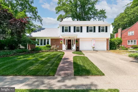 827 Waterford Dr, Delran, NJ 08075