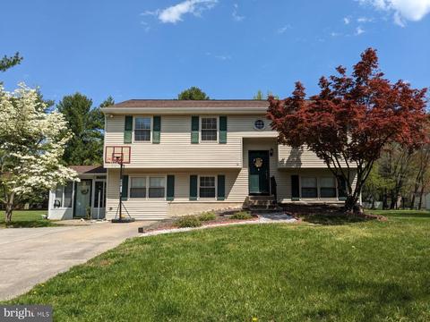 10 White Pine Dr, Medford, NJ 08055