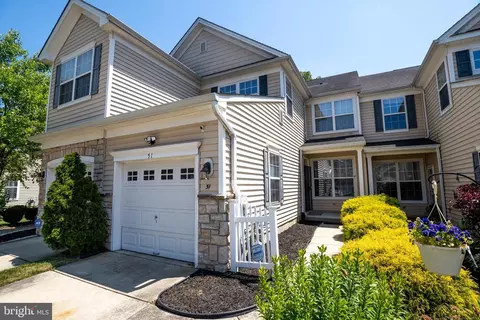 51 Stern Light Dr, Mount Laurel, NJ 08054
