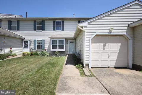 66 Rolling Hills Dr, Westampton, NJ 08060